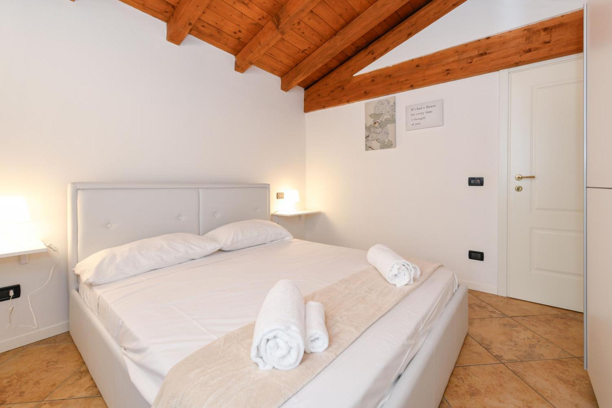 Wendy Apartment- Twobedroom & Pool & Parkprivatefree & Sports Desenzano del Garda Exterior foto